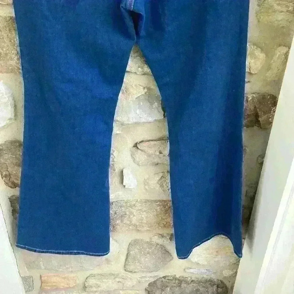 NWT Universal Standard Farrah High Rise Flared Jeans
in Pure Blue $125 Womens 14 - Picture 8 of 9